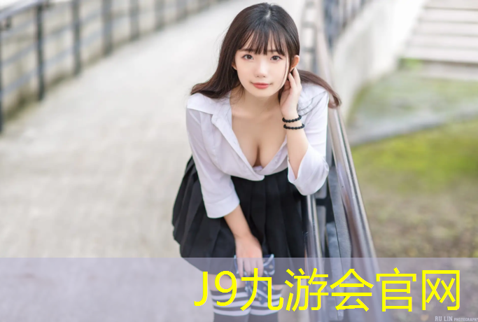 J9九游会官网：新型塑胶跑道喷涂机器